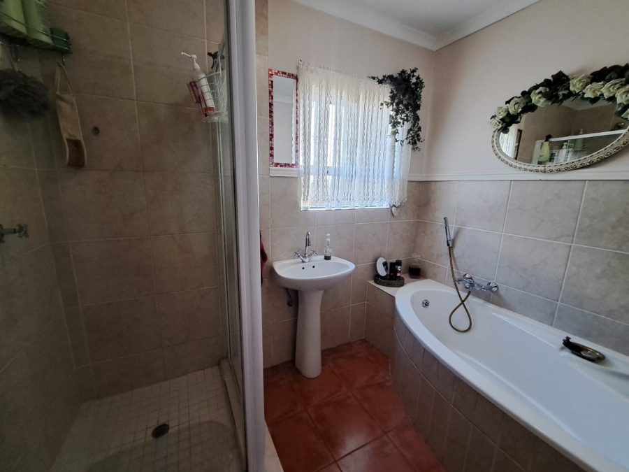 3 Bedroom Property for Sale in Waterval East North West